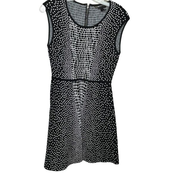 BCBG MaxAzria Dina Dress in Croc Jacquard - Picture 5 of 12